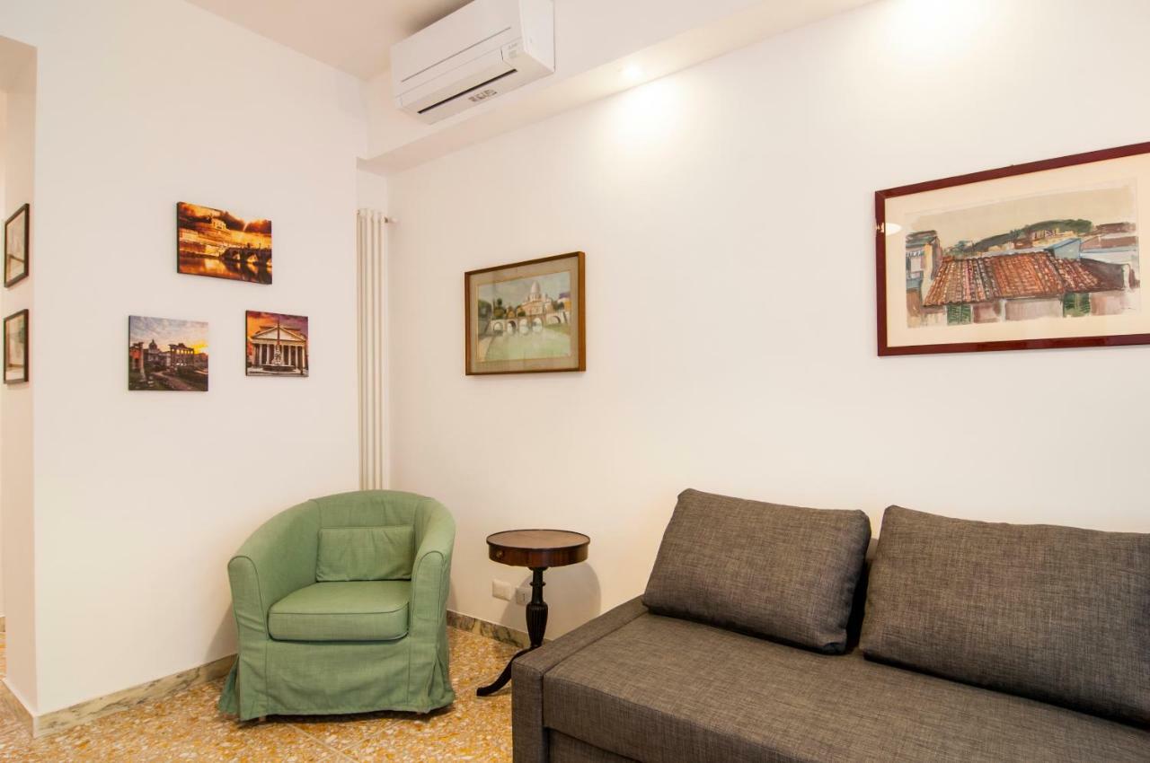 Vatican Museums Roomy Apartment Rom